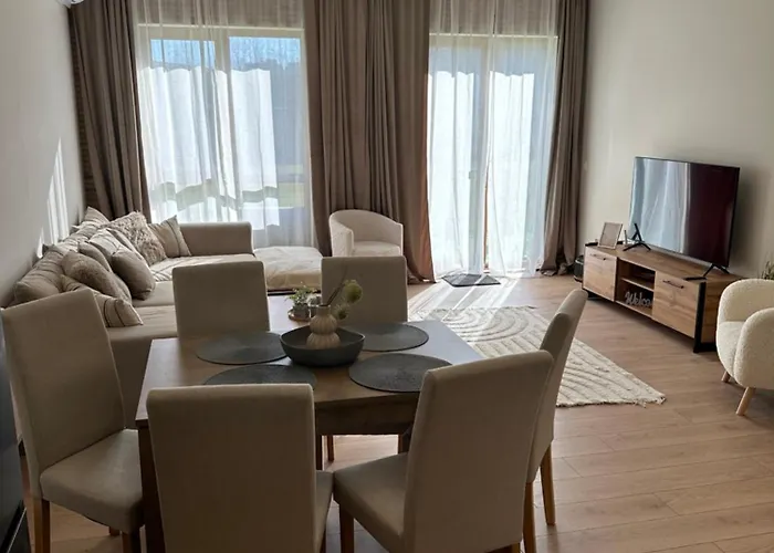 Crown 2 Apartament *